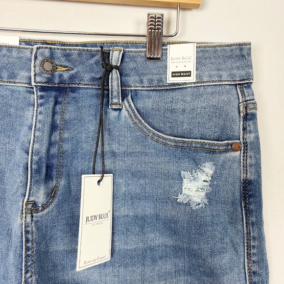 NEW Judy Blue Denim Cutoff Distressed Shorts Size XL Women's - Picture 2 of 4